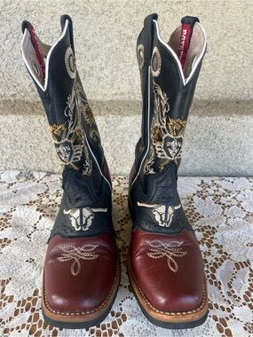 Men's Western Embroidered Pull-On Boots - Black & Burgundy
